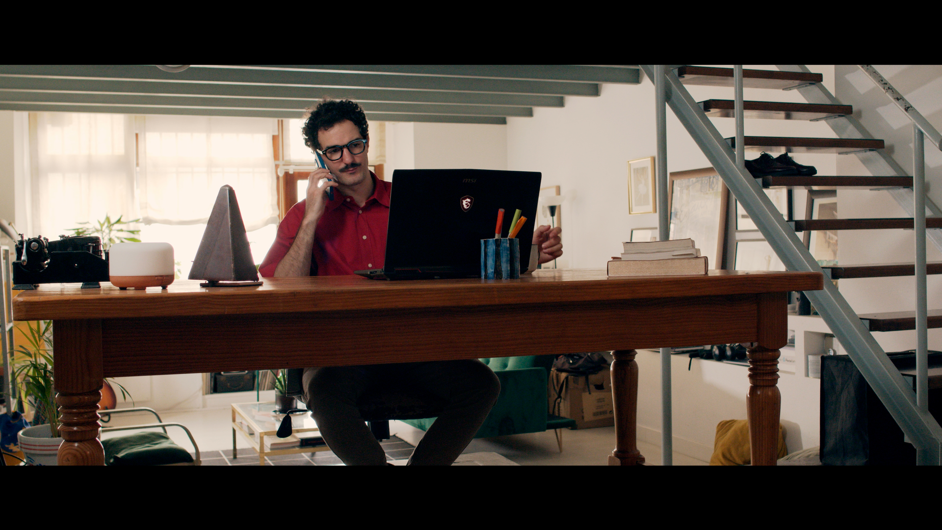 Escribiendo…_still2